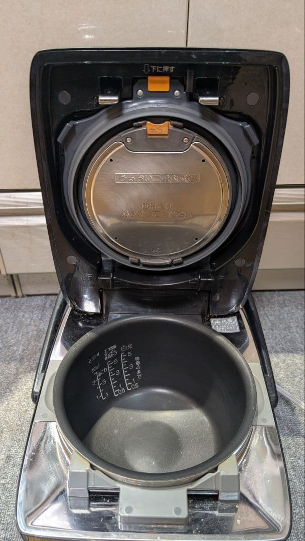 美品象印の家庭用圧力IH炊飯ジャー 「炎舞炊き」NW-KA10型