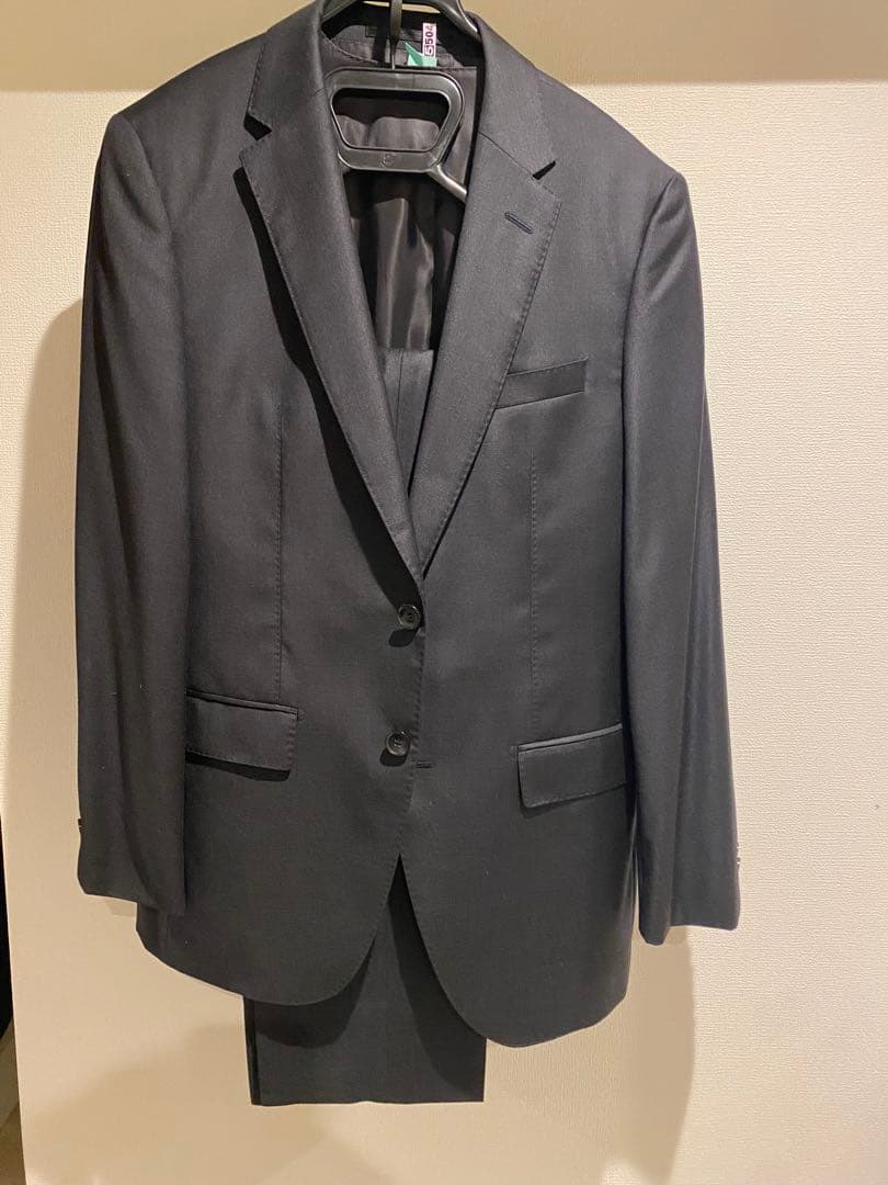 K*様 【ほぼ新品】BOSS ダークグレー ビジネススーツ　セットアップ