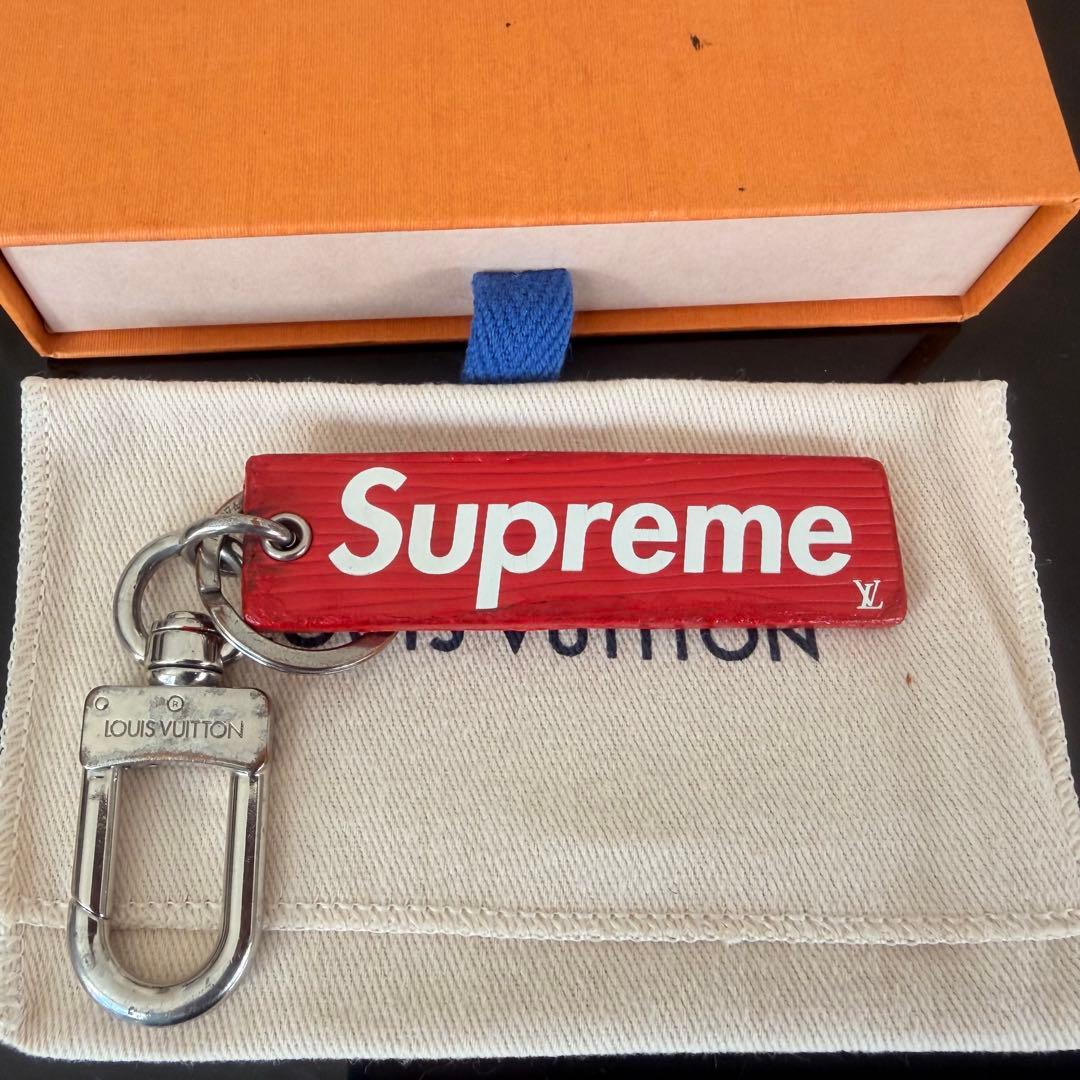 ⭐️正規品 ルイヴィトン　Supreme コラボ　キーホルダー中古♪