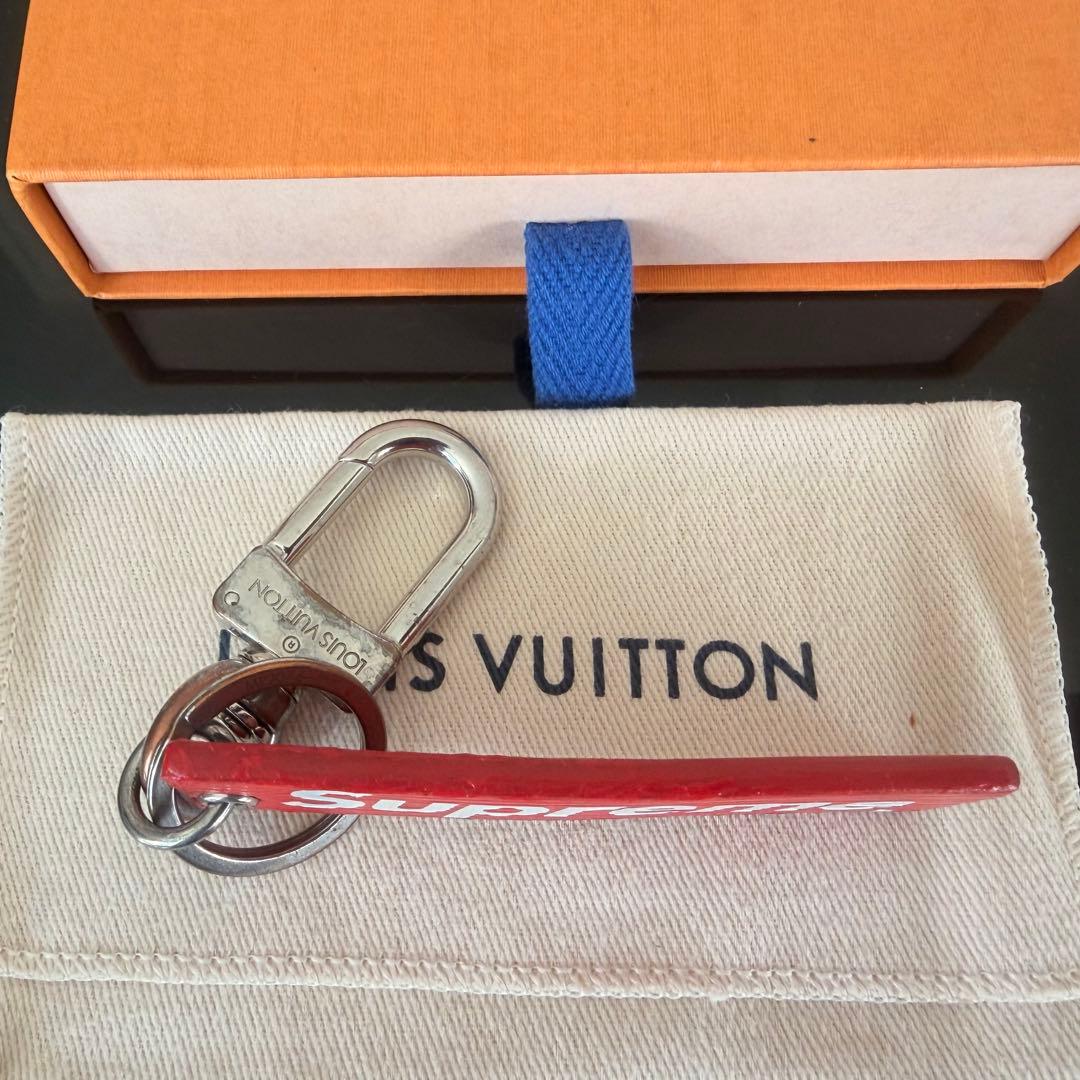 ⭐️正規品 ルイヴィトン　Supreme コラボ　キーホルダー中古♪