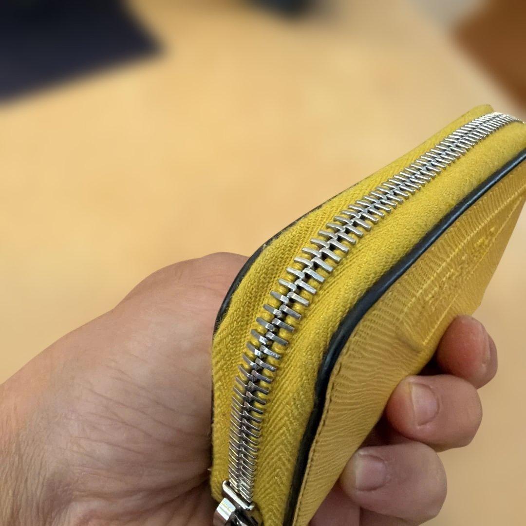 PRADA イエロー ケース