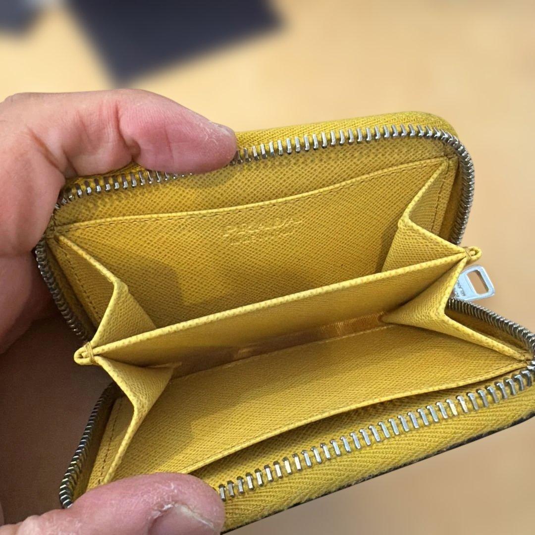 PRADA イエロー ケース