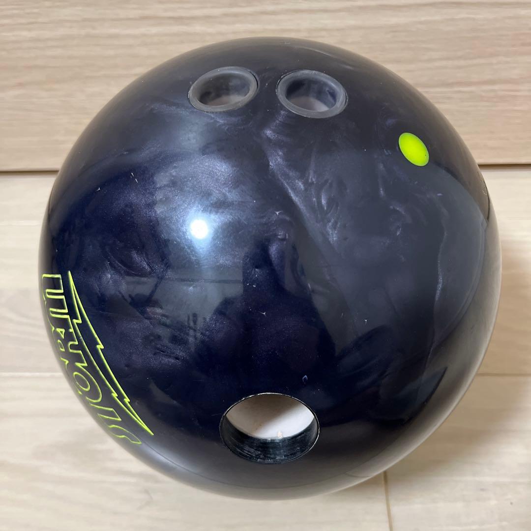 ボウリングボール　ライトニングブラックアウトプット