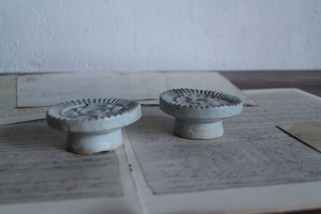 時代李朝白磁餅型　トクサル　朝鮮古陶装飾品2個セット