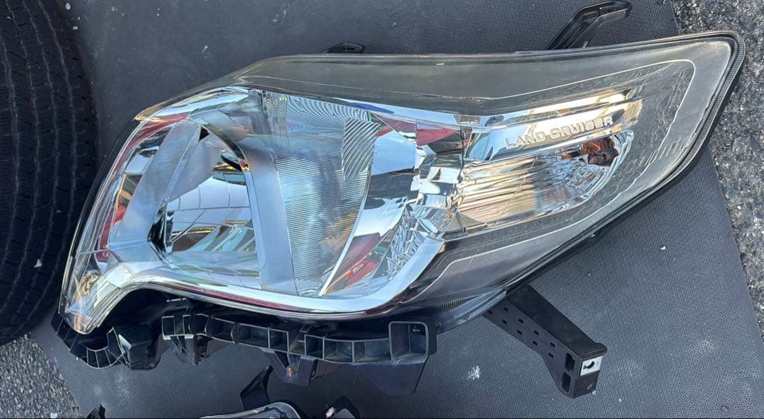 純正TOYOTA ランドクルーザープラド 150系 ヘッドライト