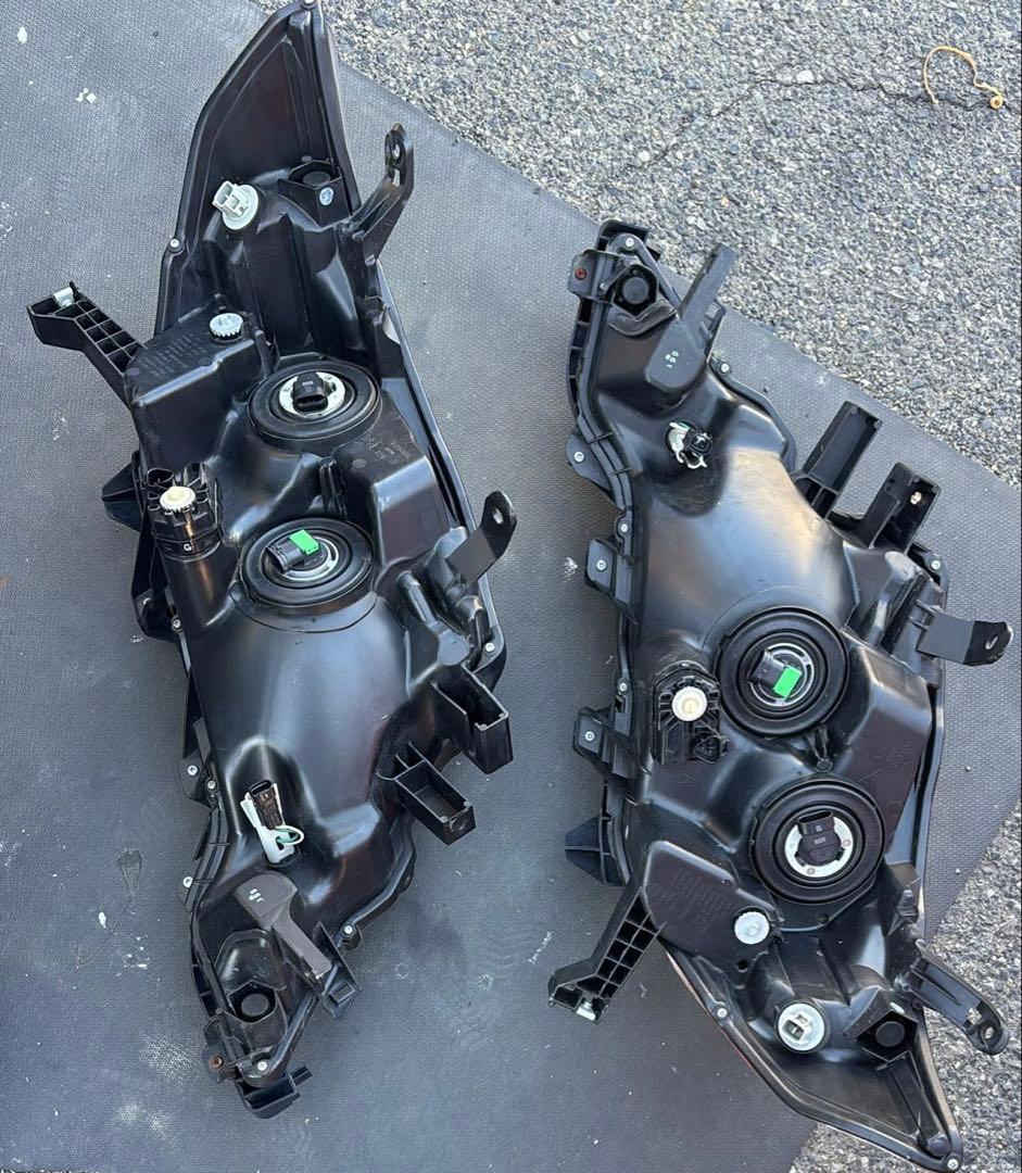 純正TOYOTA ランドクルーザープラド 150系 ヘッドライト