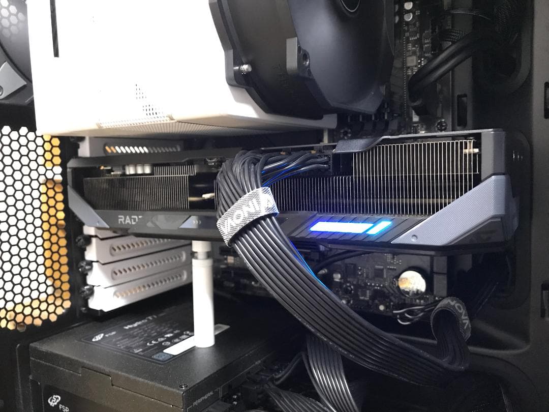 グラフィックボード・グラボ・ビデオカード GIGABYTE Radeon RX9070XT GAMING OC 16G