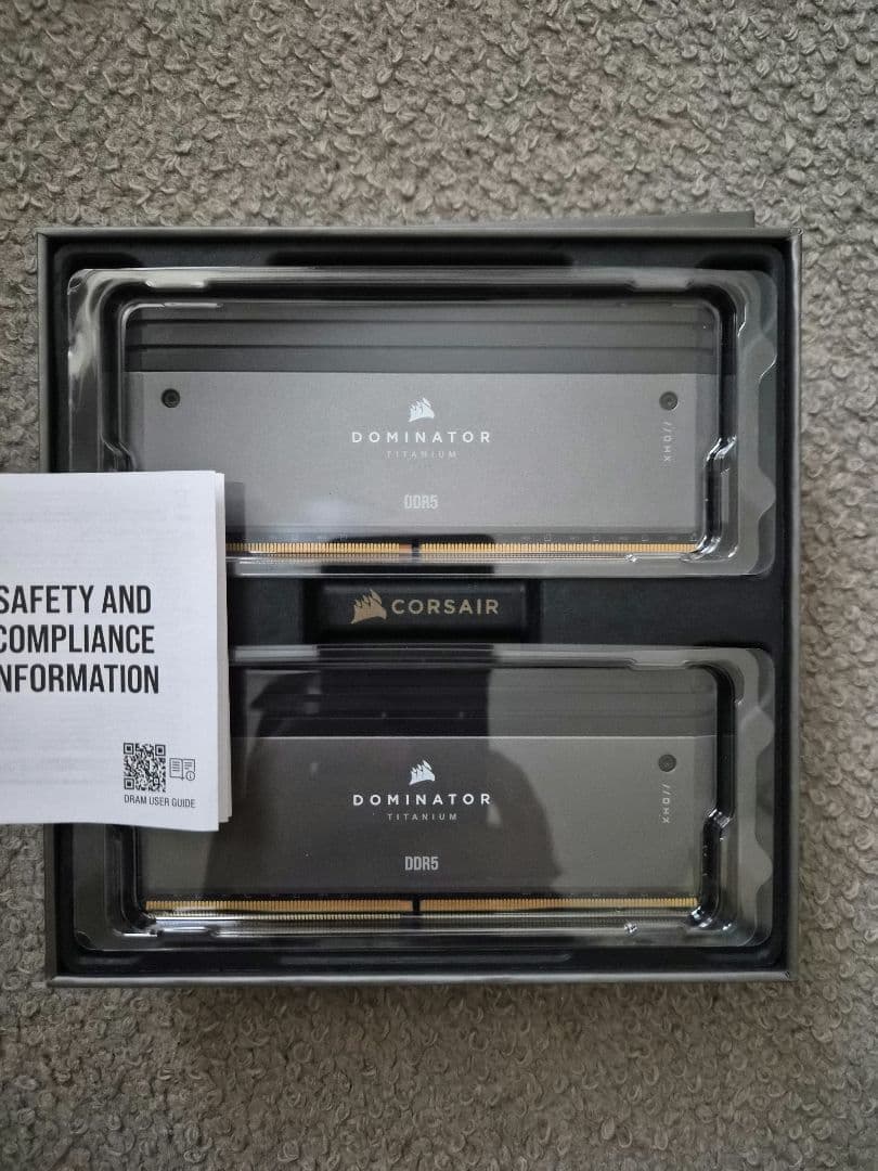 メモリー CORSAIR DOMINATOR TITANIUM 6000MHz 64G