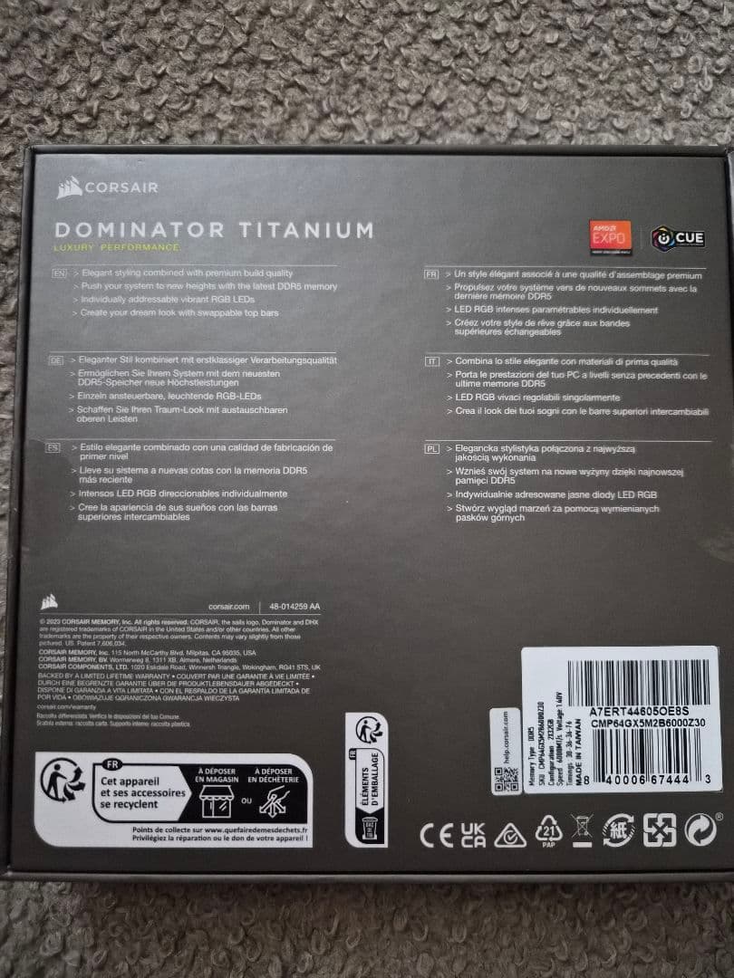 メモリー CORSAIR DOMINATOR TITANIUM 6000MHz 64G