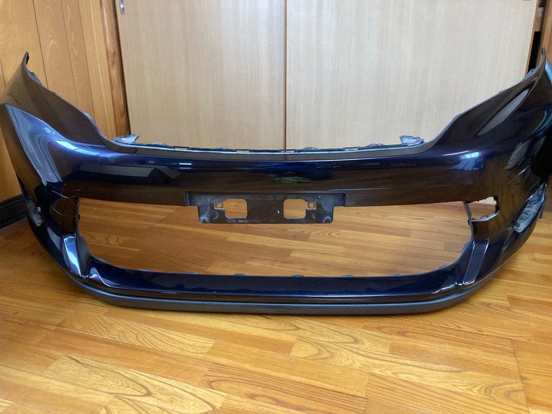 トヨタ　ハリアー　AVU65フロントバンパー