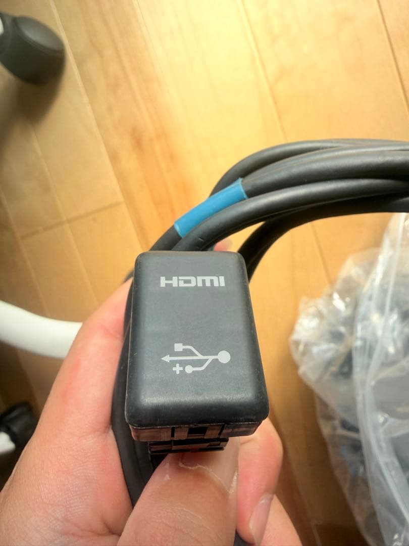 トヨタ純正USB/HDMI入力端子＋デジタルケーブル