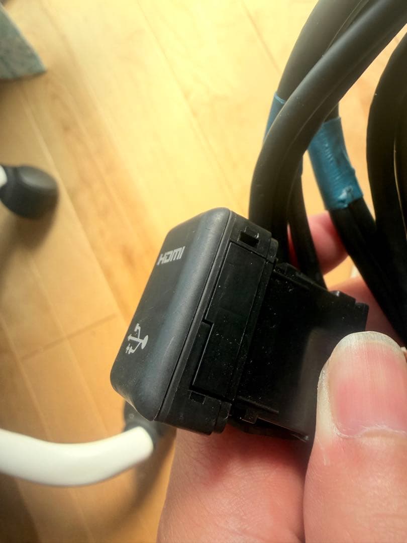 トヨタ純正USB/HDMI入力端子＋デジタルケーブル