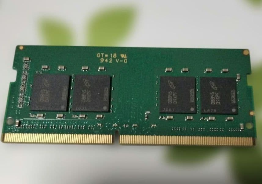Crucial 16GB DDR4-2666 SO-DIMM メモリー