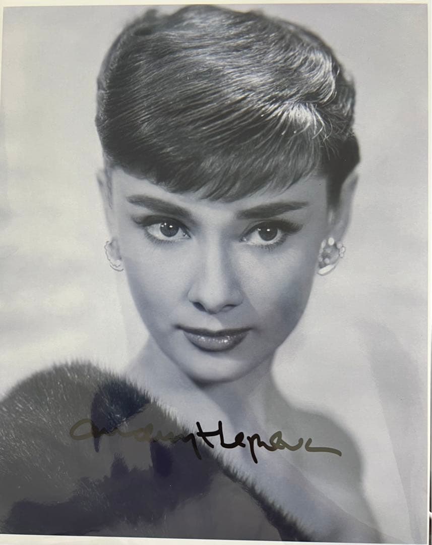 【お宝貴重】直筆サイン★ オードリー・ヘプバーン ★COA証明書20×25cm