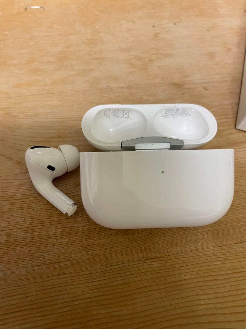 Apple AirPods Pro2 本体 充電ケース付き　イヤホンは左のみ