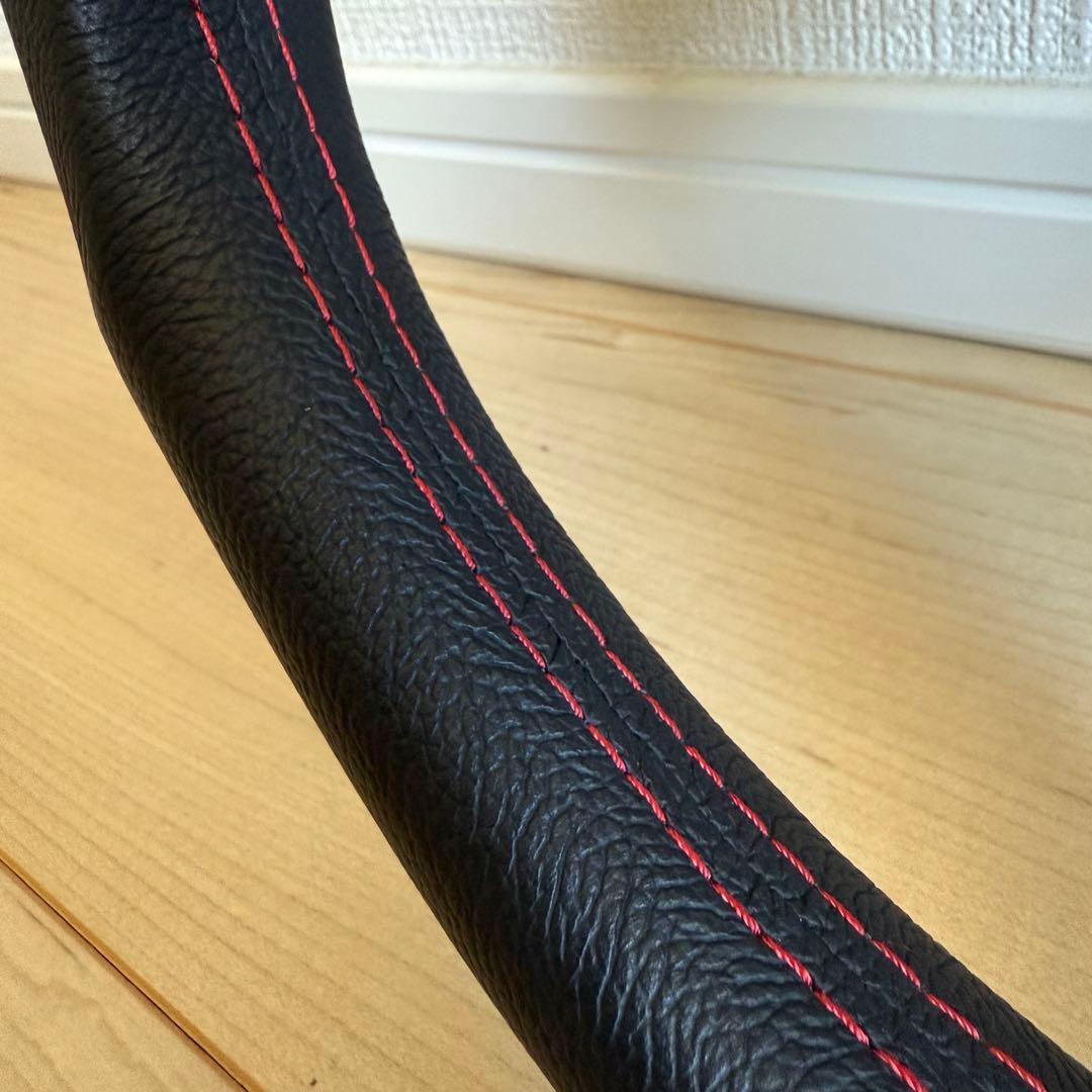 MOMO チューナー ブラック 33パイ ハンドル レッドステッチ