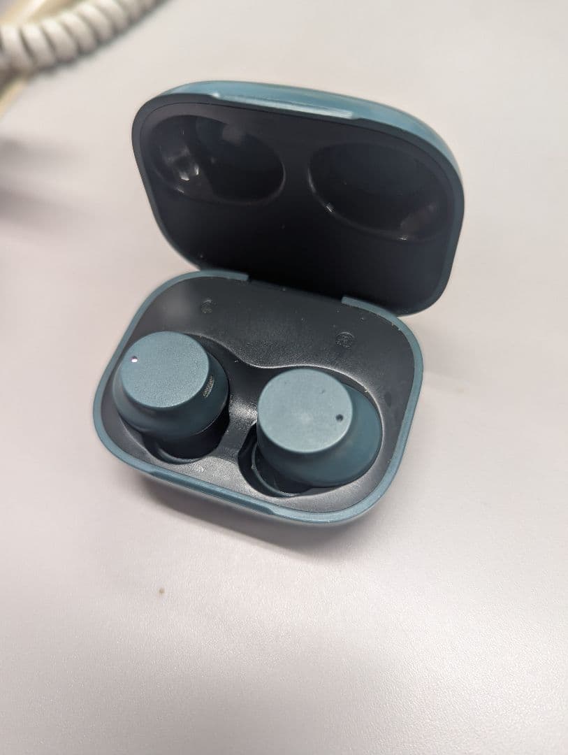 緑色 ワイヤレスイヤホン 充電ケース付き