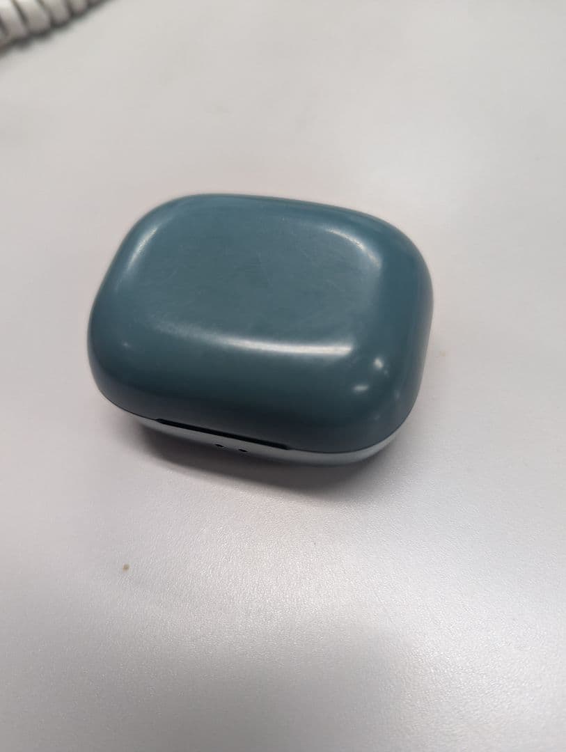 緑色 ワイヤレスイヤホン 充電ケース付き