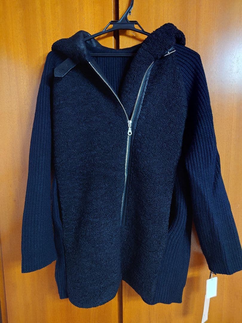 お値下げしました。クールカレアン　フード付き黒ジップアップコート