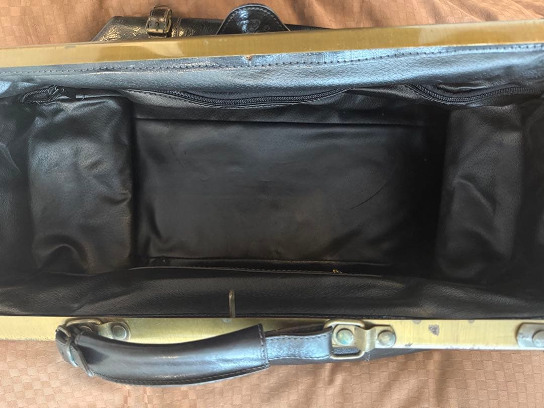 真鍮フレーム×本革 ドクターバッグ｜重厚感あるヴィンテージレザー