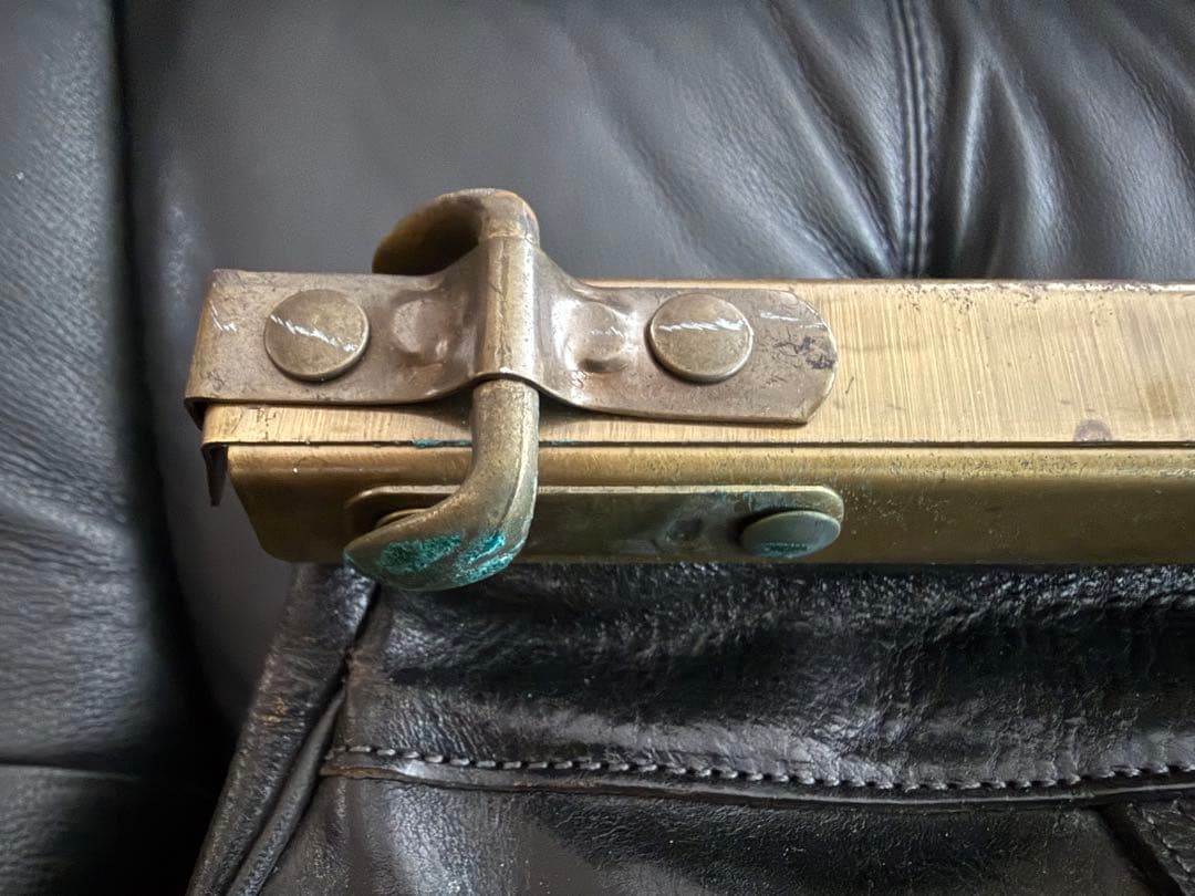真鍮フレーム×本革 ドクターバッグ｜重厚感あるヴィンテージレザー