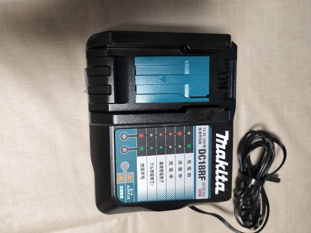 Makita CL282FD コードレス掃除機