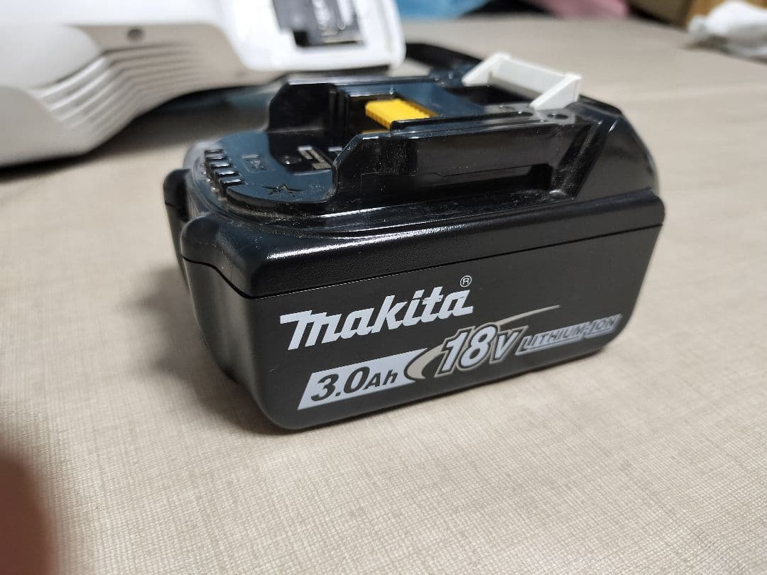 Makita CL282FD コードレス掃除機