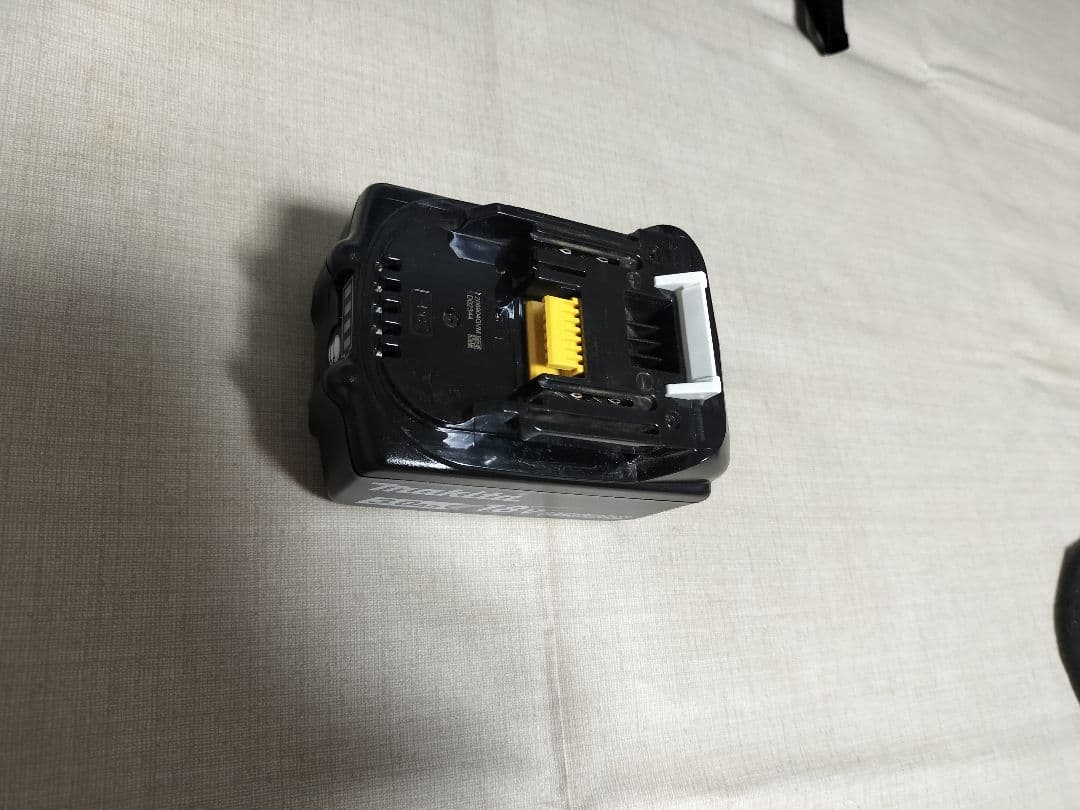 Makita CL282FD コードレス掃除機