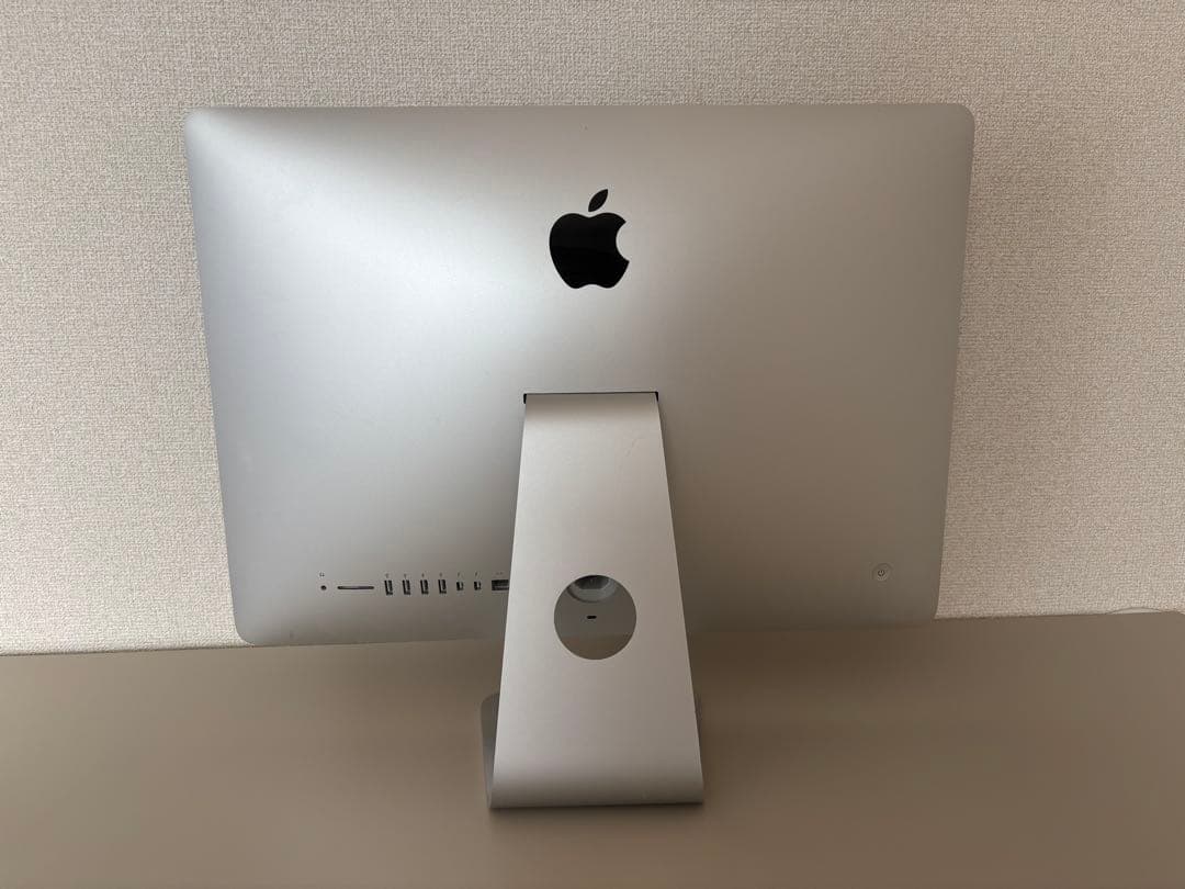iMac 21.5インチ Late 2015 1TB SSD 8GB 初期化済み