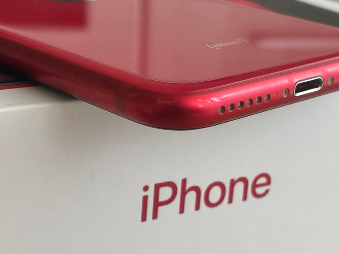 iPhoneSE第2世代　64GB レッド　新品イヤホン、電源アダプタ、箱付