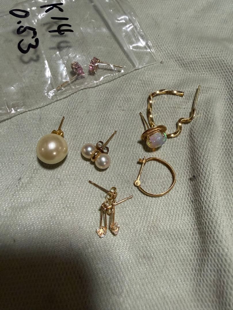 k18ピアス、キャッチ無し、キャッチ有り総重量3.49g