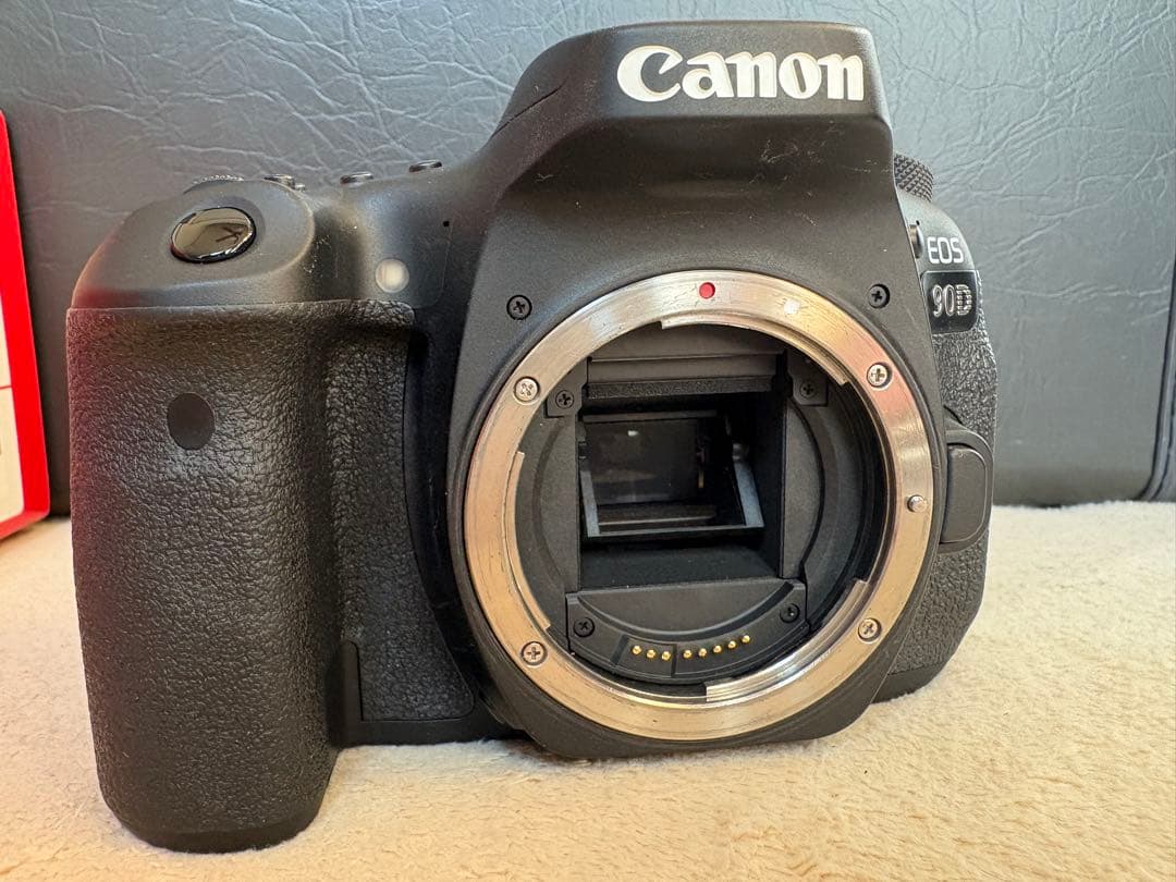 Canon EOS 90D 本体と付属品