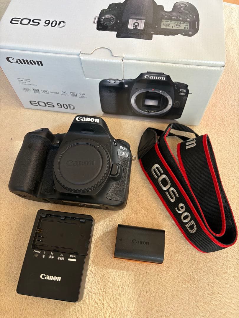Canon EOS 90D 本体と付属品