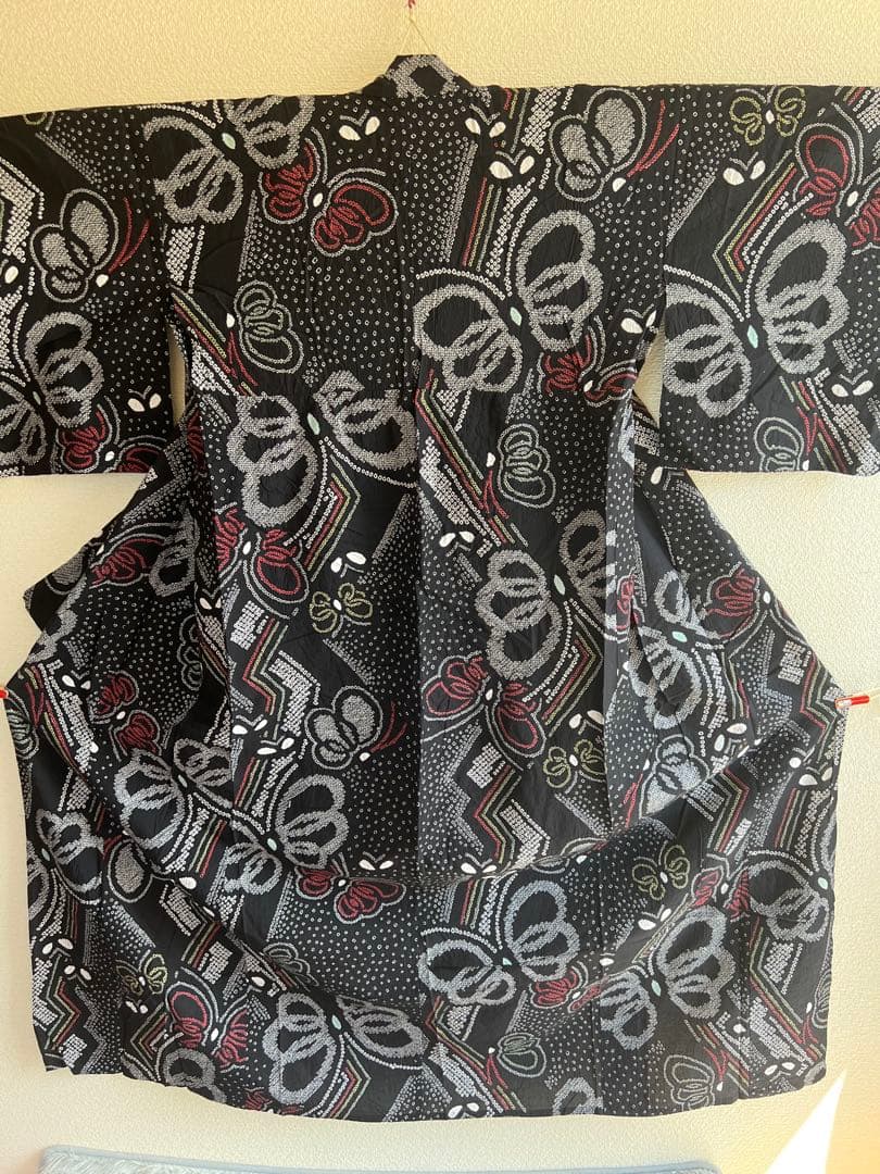 絞り浴衣　有松　おしゃれ　チョウ文様　美品　黒地