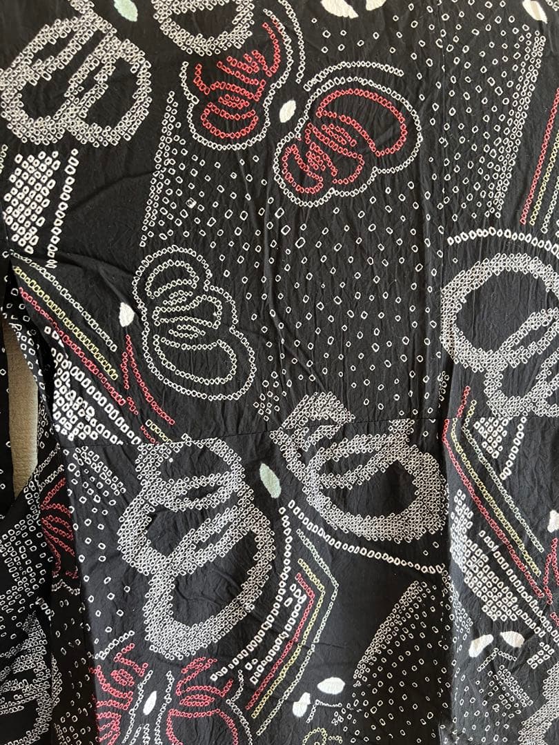 絞り浴衣　有松　おしゃれ　チョウ文様　美品　黒地