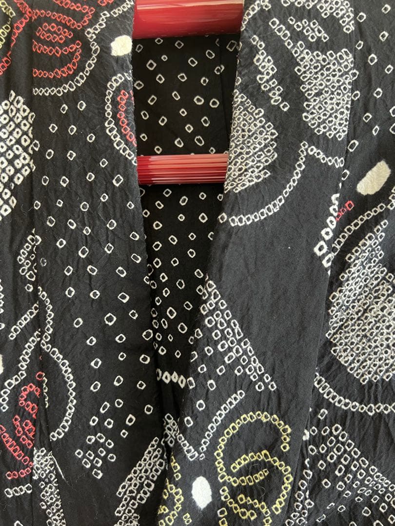 絞り浴衣　有松　おしゃれ　チョウ文様　美品　黒地