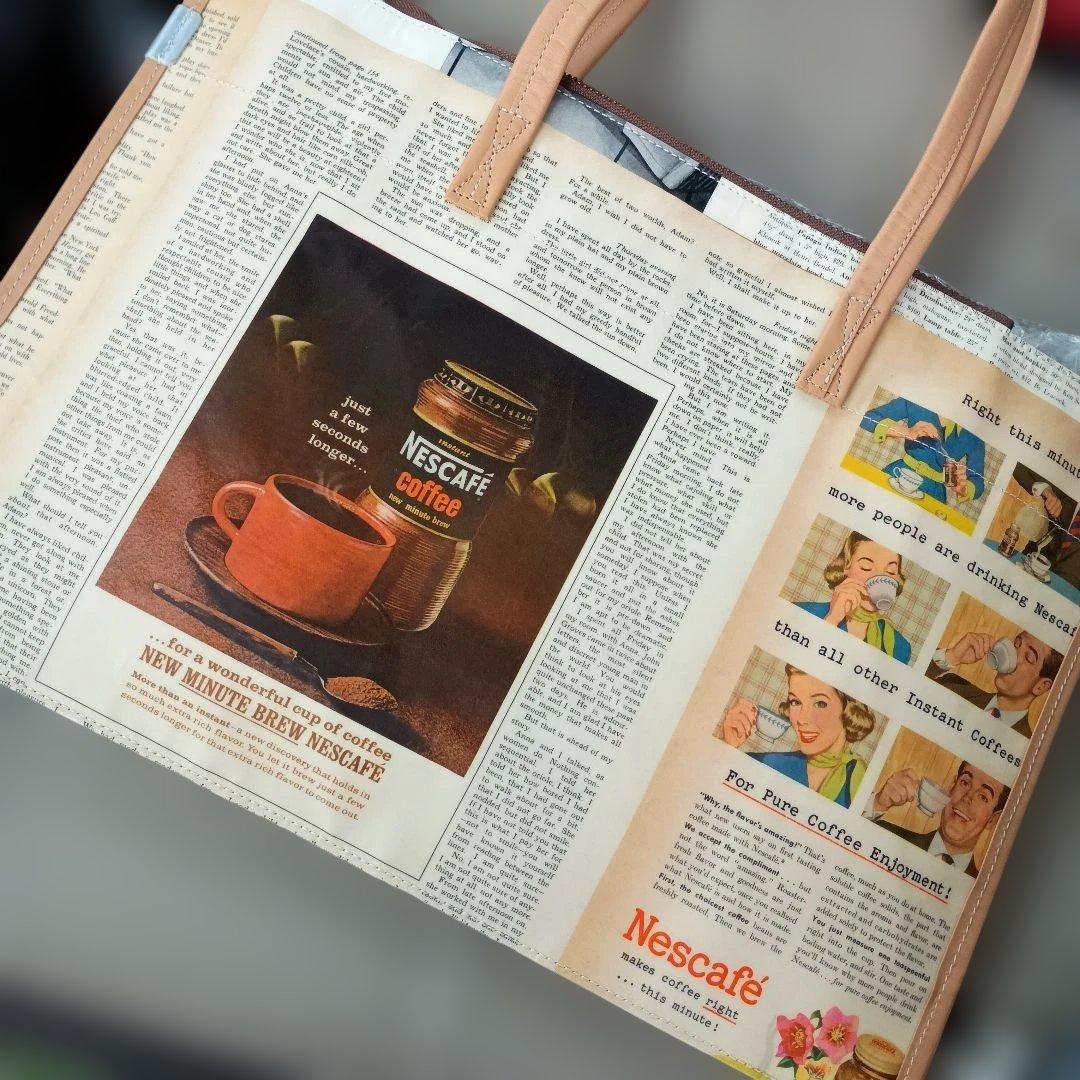 新品　A-griffe バッグ　アグリ東京　世界にひとつ　英字新聞