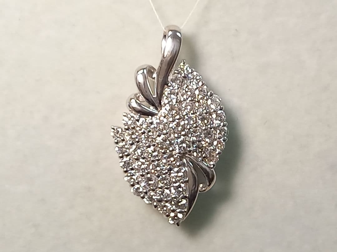 ペンダント　Pt900　ダイヤ　2.02カラット　チャーム