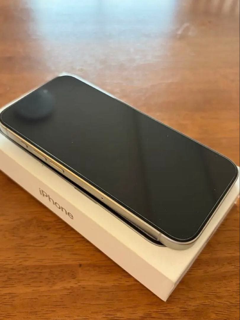 【美品】iPhone 15 Pro 128GBホワイトチタニウム　箱付き