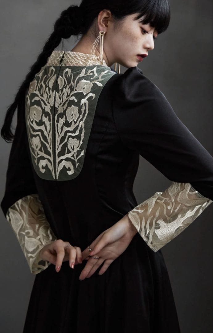 etoll バック刺繍フレアドレス