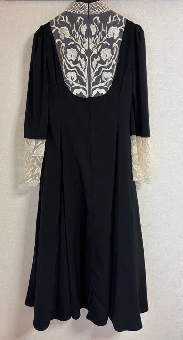 etoll バック刺繍フレアドレス