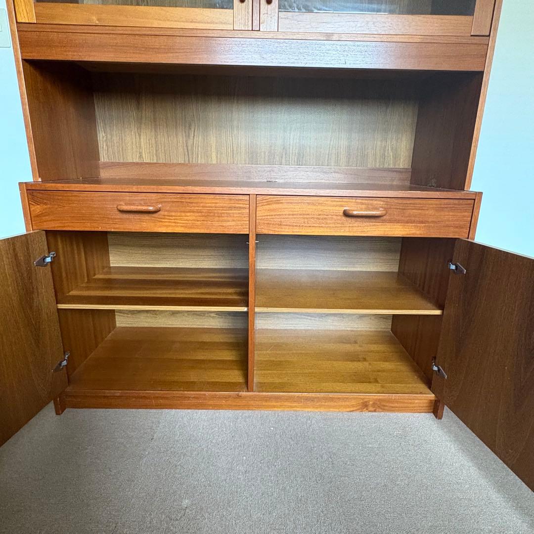 80年代デンマーク製：食器棚※ガラス棚板4枚別口配送(別売)