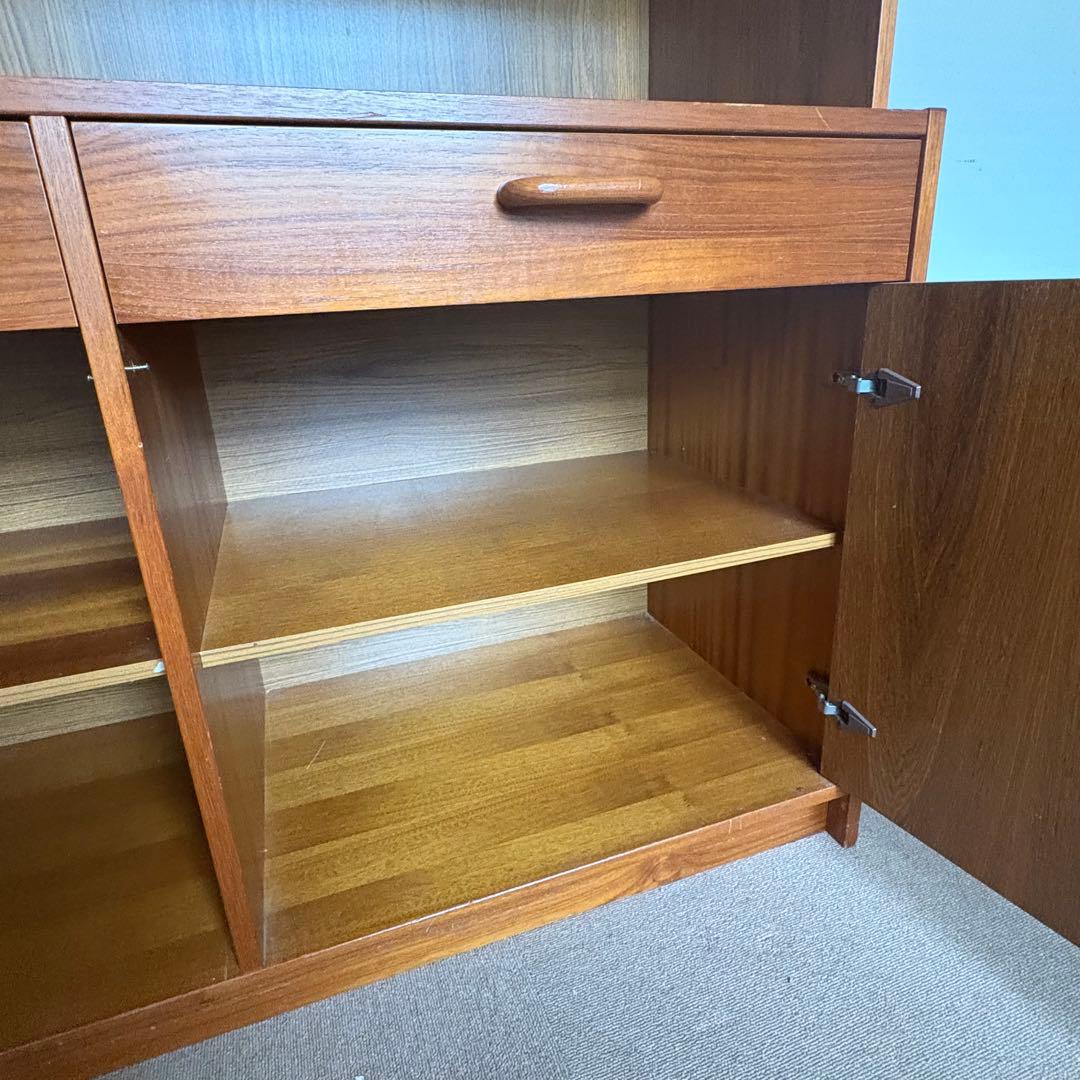 80年代デンマーク製：食器棚※ガラス棚板4枚別口配送(別売)