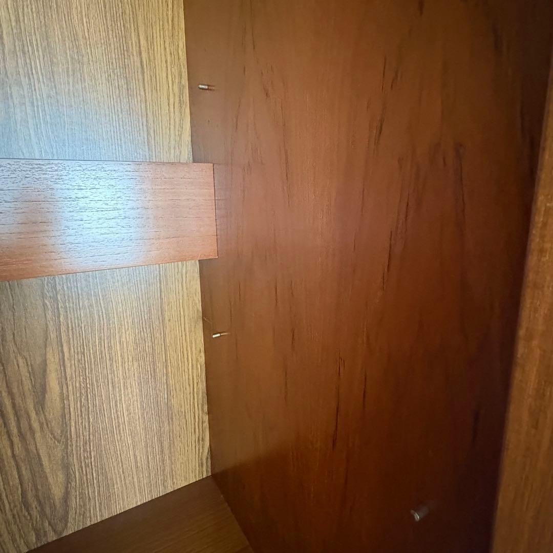 80年代デンマーク製：食器棚※ガラス棚板4枚別口配送(別売)