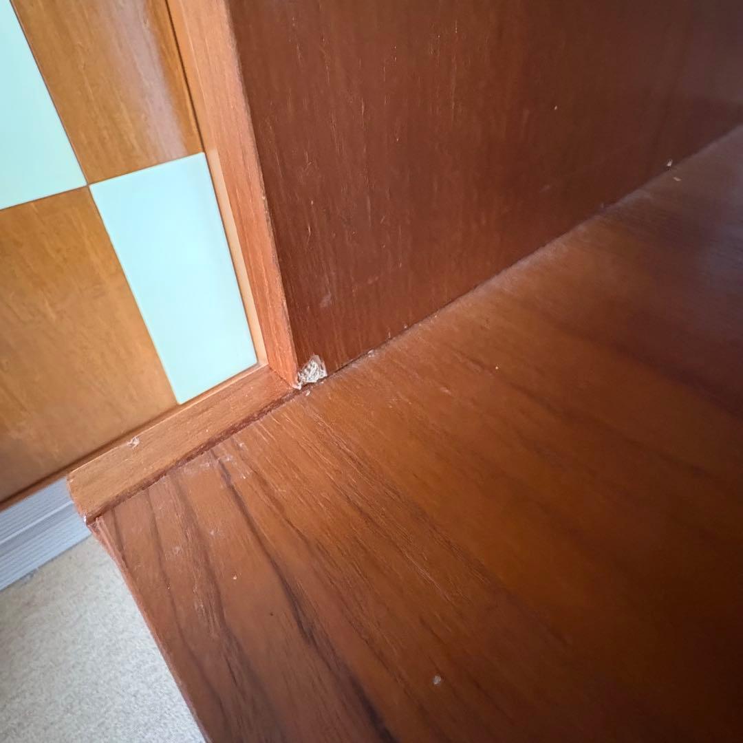 80年代デンマーク製：食器棚※ガラス棚板4枚別口配送(別売)