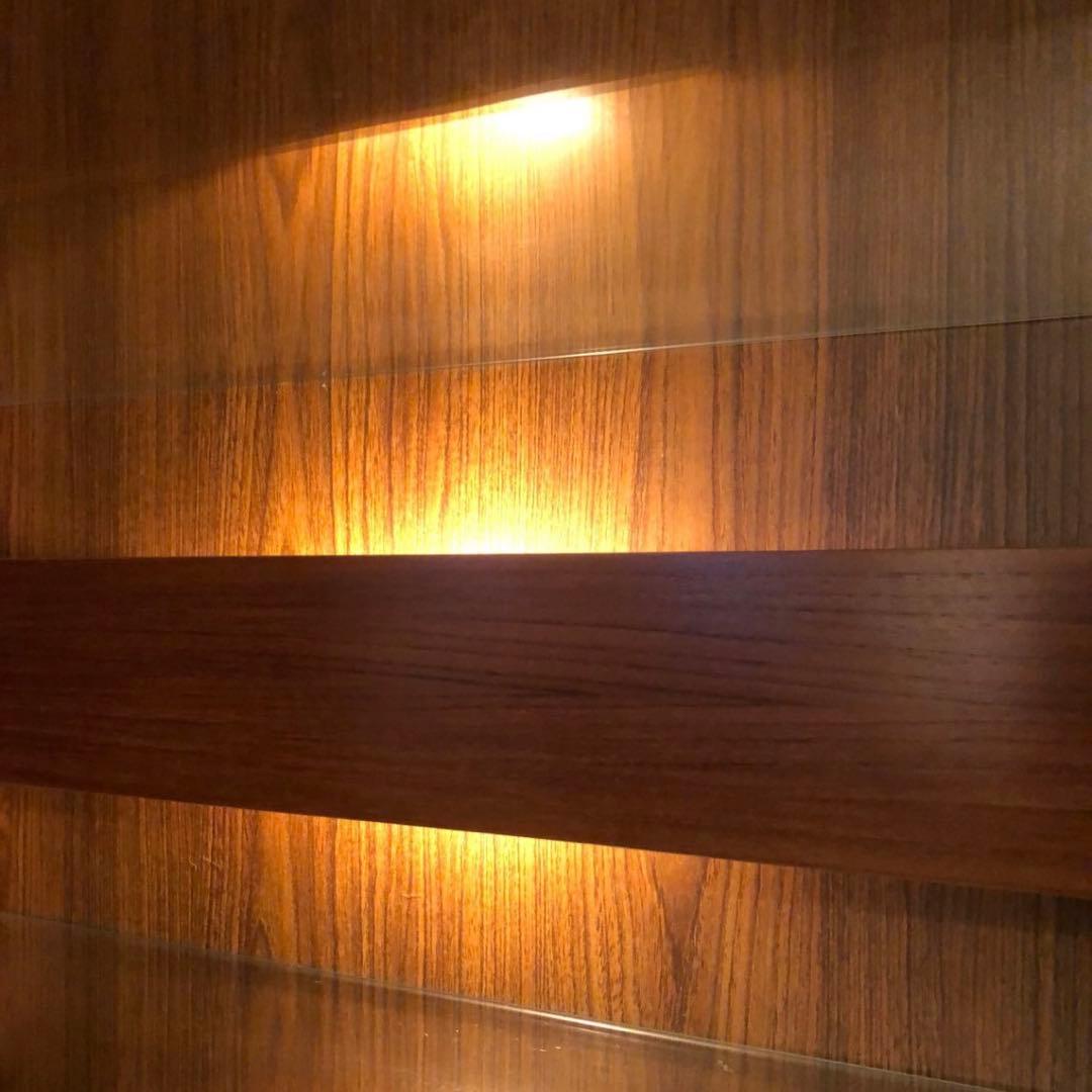 80年代デンマーク製：食器棚※ガラス棚板4枚別口配送(別売)