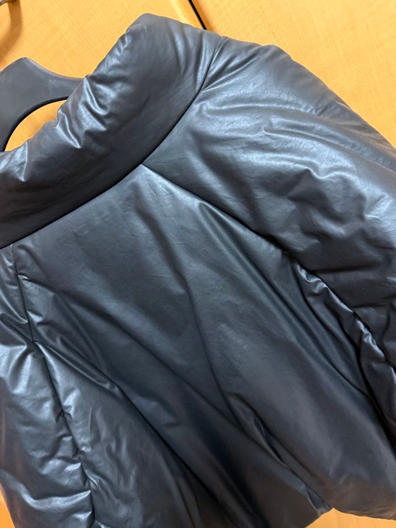 YEEZY GAPブラック ダウンジャケット