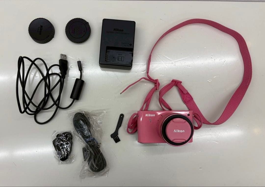 ニコン Nikon 1 J1 ピンク レンズ　10-30mm F3.5-5.6