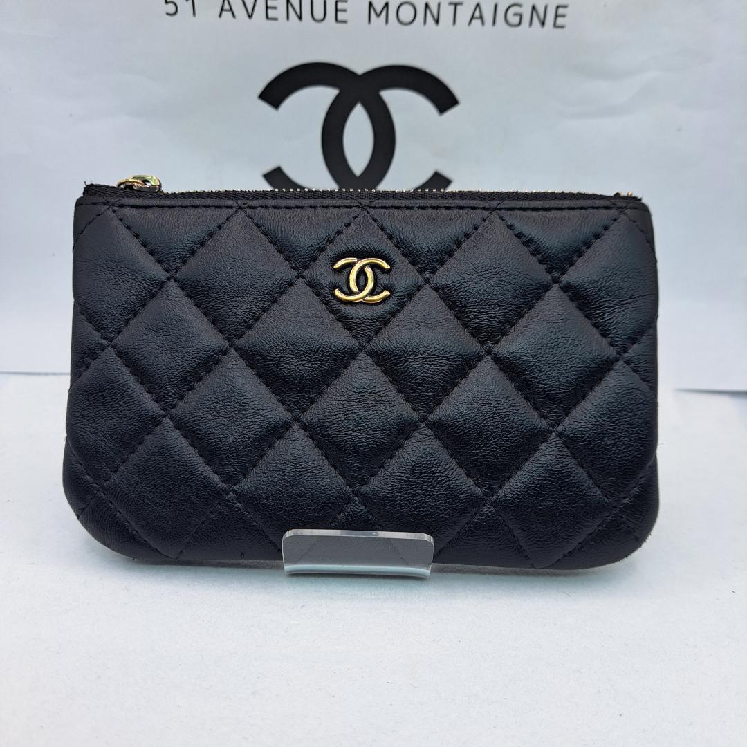 CHANEL　ケース　マトラッセ　ブラック　キルティング