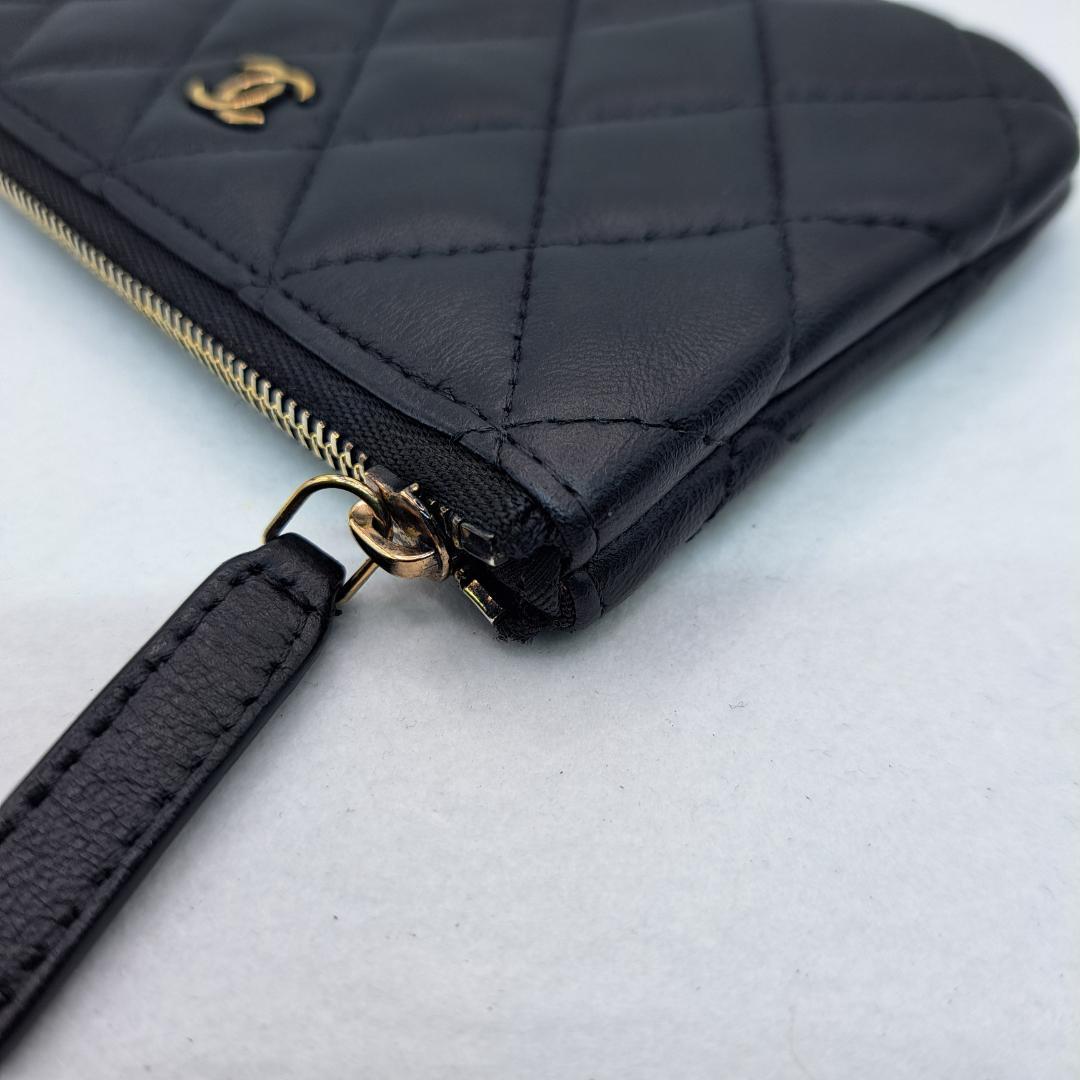CHANEL　ケース　マトラッセ　ブラック　キルティング